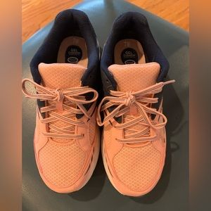 Size 7 W Dr Scholl’s gel cushion sneakers. Pink, gently used. Clean & comfortabl